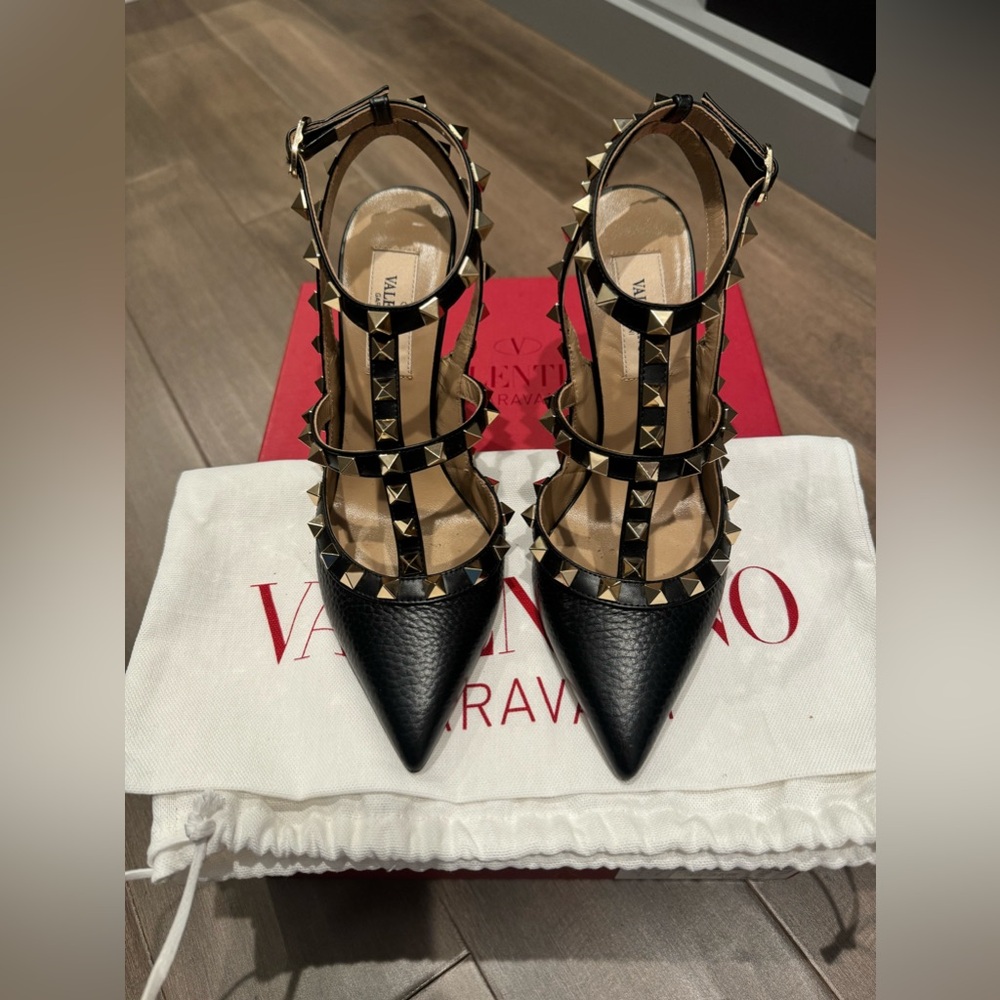 Valentino rockstud. Grainy leather. 100 mm.